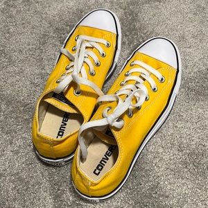 Converse All Star Chuck Taylors. Yellow. Womens 7